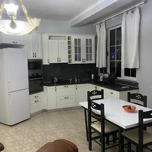 شقة White, تيرانا