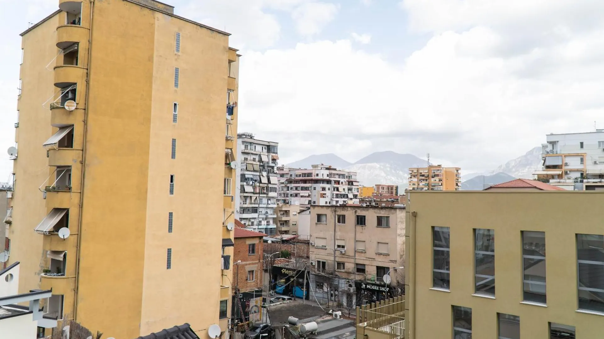 Signature Apartment 10 Tirana Albania